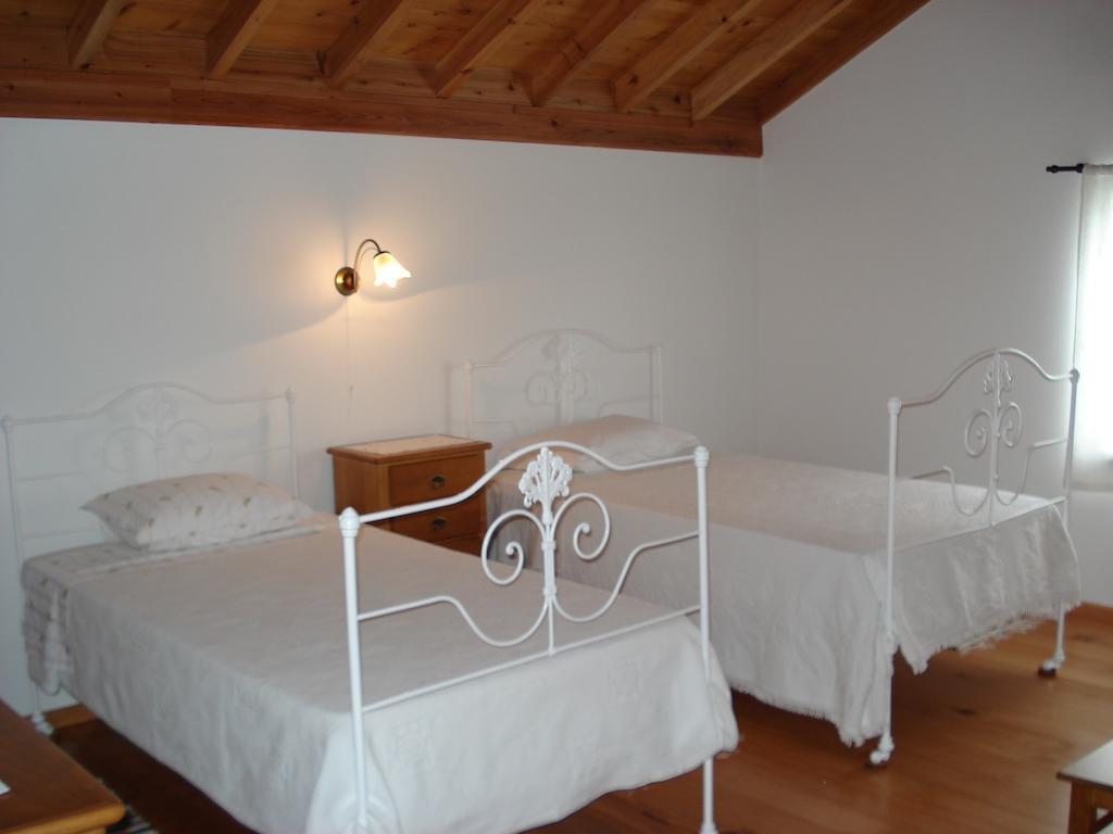 Casa Do Avo Faidoca Villa Calheta de Nesquim Room photo